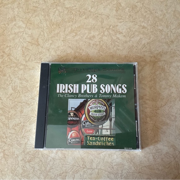 Crolly:Larry the leprechaun doll and two Irish music compact discs from Ireland - Picture 8 of 12